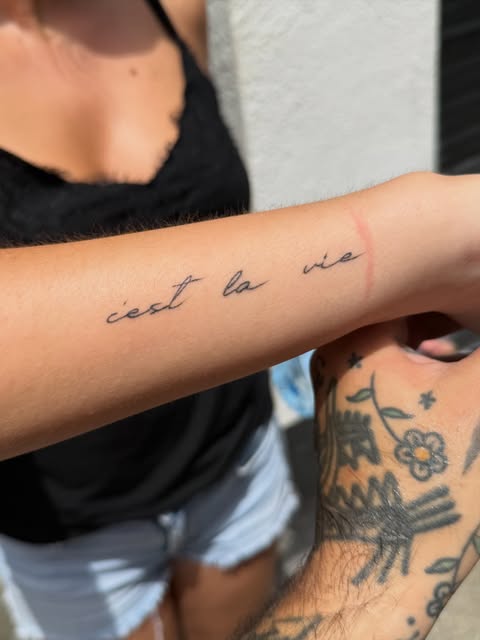 Frase c'est la vie en letra fina