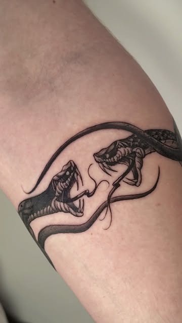 Tatuaje de dos serpientes