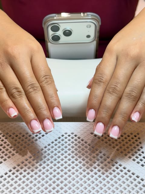 Manicura francesa rosa